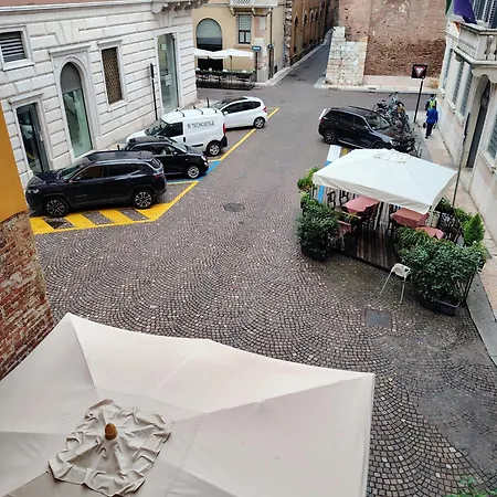 Guest house Italianflat - Rentroom Old Town - 200mt To Arena
