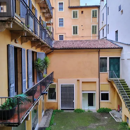 Guest house Italianflat - Rentroom Old Town - 200mt To Arena 3*