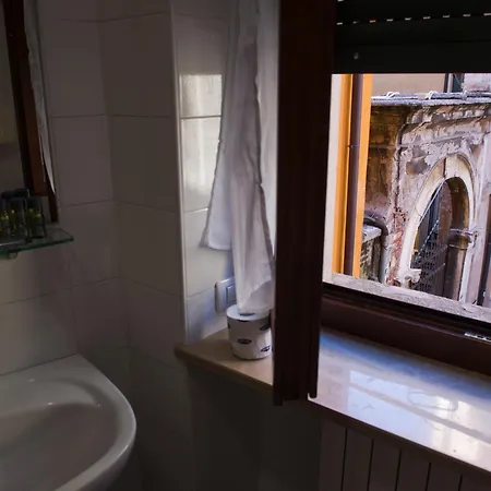 Italianflat - Rentroom Old Town - 200mt To Arena Guest house 3*