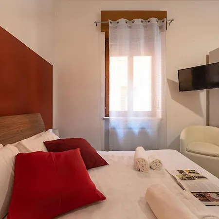 Guest house Italianflat - Rentroom Old Town - 200mt To Arena Verona