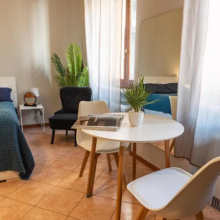 Guest house Italianflat - Rentroom Old Town - 200mt To Arena Verona